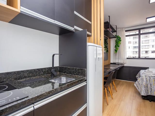 Apartamento 1 quarto e 1 banheiro, para alugar, no bairro Centro em Curitiba