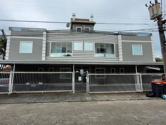 Apartamento 2 quartos e 2 banheiros, à venda, no bairro Ingleses do Rio Vermelho em Florianópolis