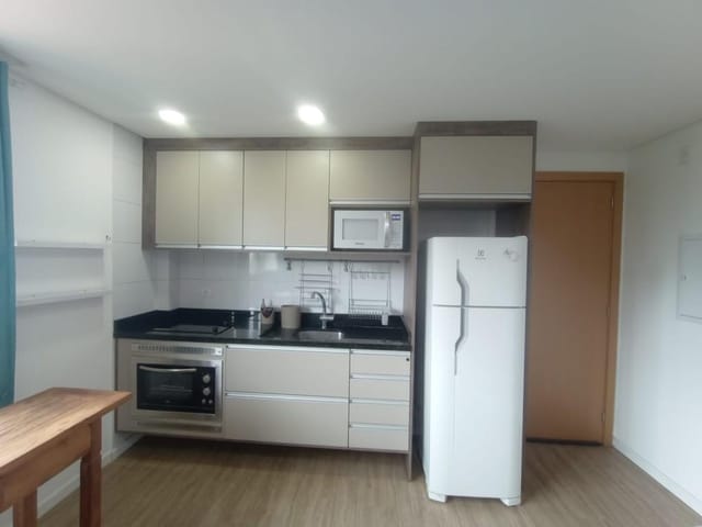 Apartamento 1 quarto e 1 banheiro, para alugar, no bairro Centro em Curitiba