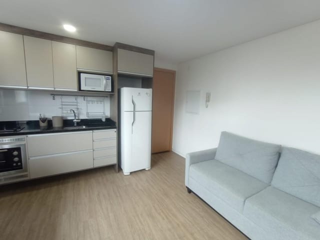 Apartamento 1 quarto e 1 banheiro, para alugar, no bairro Centro em Curitiba