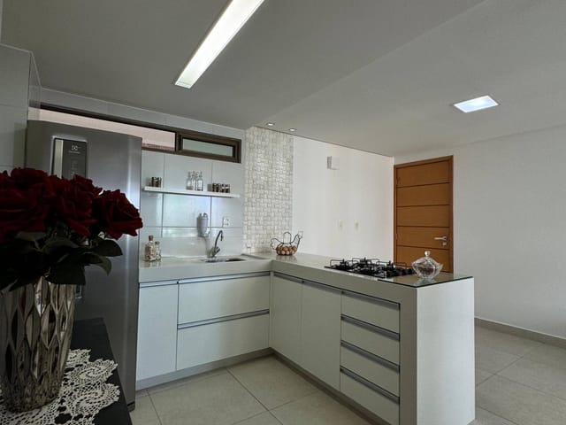 Apartamento 2 quartos e 2 banheiros, à venda, no bairro Cabo Branco em João Pessoa
