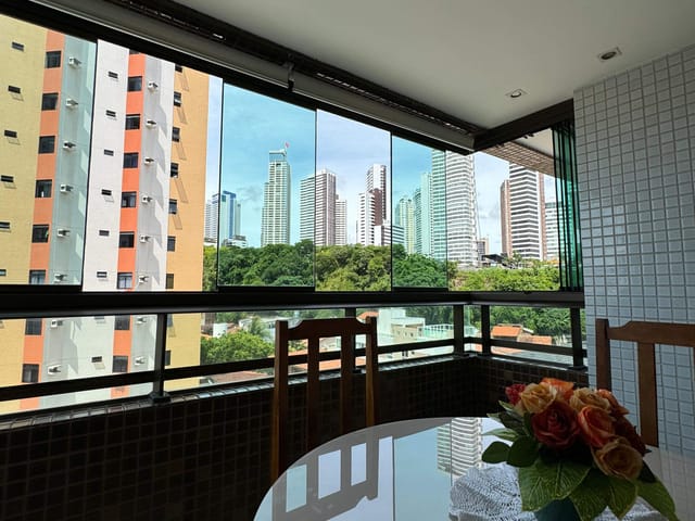 Apartamento 2 quartos e 2 banheiros, à venda, no bairro Cabo Branco em João Pessoa