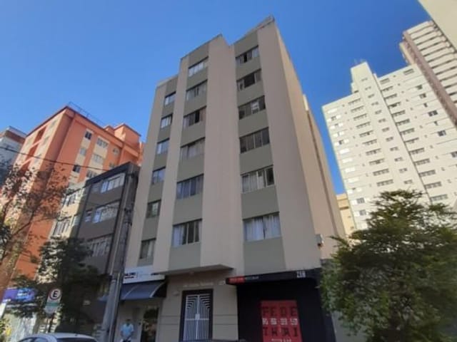 Apartamento 1 quarto e 1 banheiro, para alugar, no bairro Centro em Curitiba