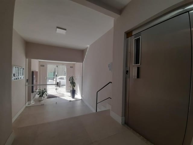 Apartamento 1 quarto e 1 banheiro, para alugar, no bairro Centro em Curitiba