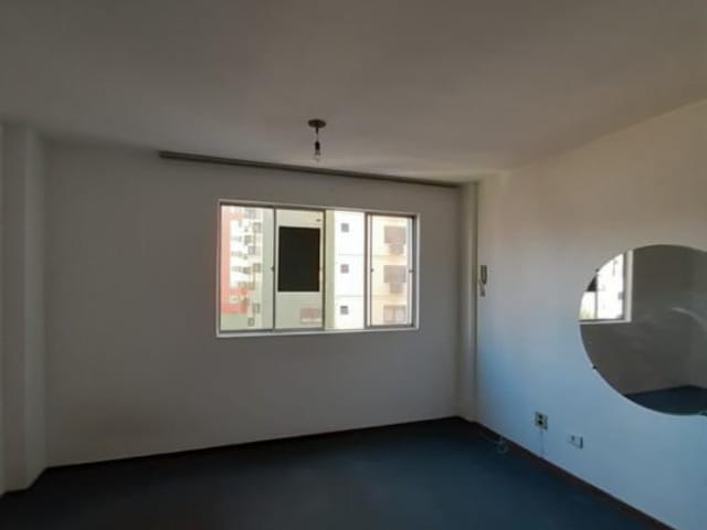 Apartamento 1 quarto e 1 banheiro, para alugar, no bairro Centro em Curitiba