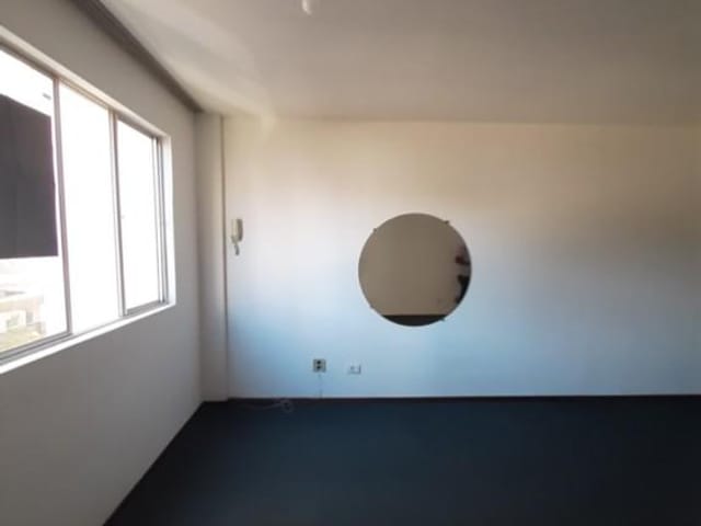 Apartamento 1 quarto e 1 banheiro, para alugar, no bairro Centro em Curitiba