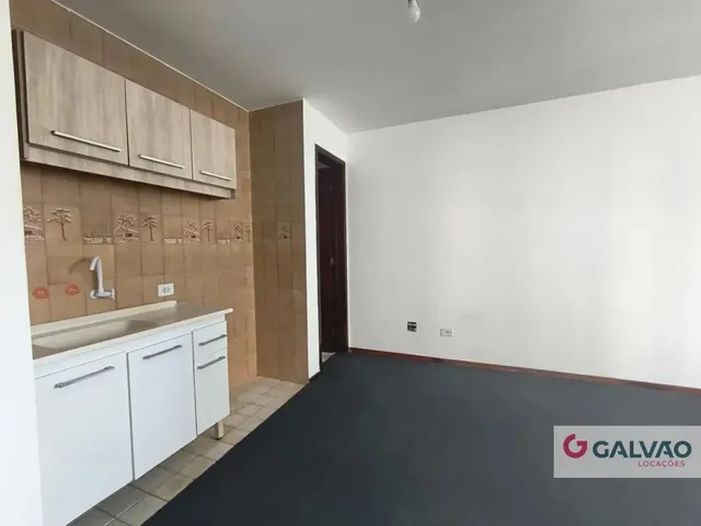 Apartamento 1 quarto e 1 banheiro, para alugar, no bairro Centro em Curitiba