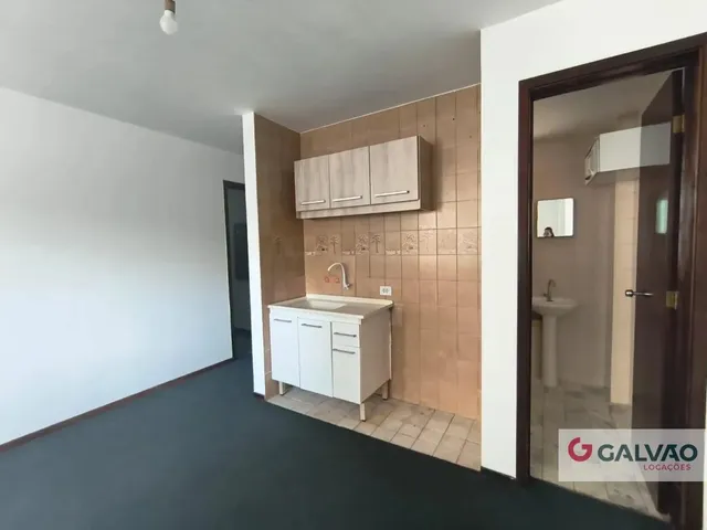 Apartamento 1 quarto e 1 banheiro, para alugar, no bairro Centro em Curitiba