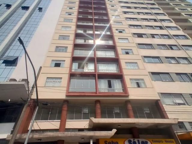 Apartamento 1 quarto e 1 banheiro, para alugar, no bairro Centro em Curitiba