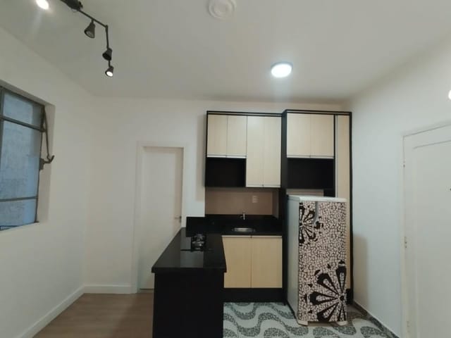 Apartamento 1 quarto e 1 banheiro, para alugar, no bairro Centro em Curitiba