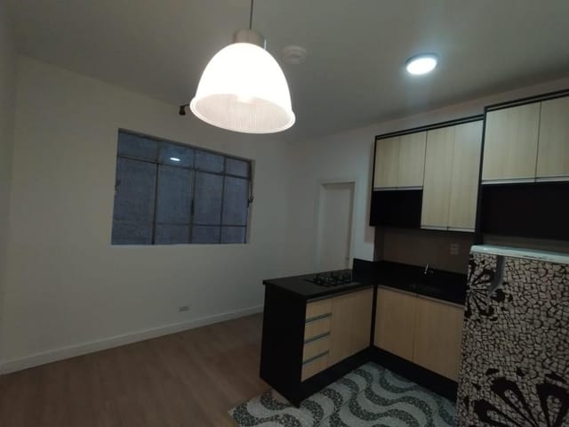 Apartamento 1 quarto e 1 banheiro, para alugar, no bairro Centro em Curitiba