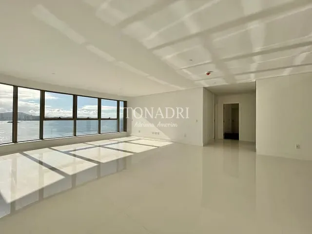 Apartamento com 355m² 4 quartos e 5 banheiros, à venda, no bairro Barra Sul em Balneário Camboriú