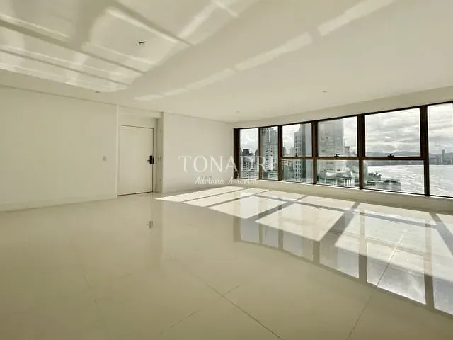 Apartamento com 355m² 4 quartos e 5 banheiros, à venda, no bairro Barra Sul em Balneário Camboriú
