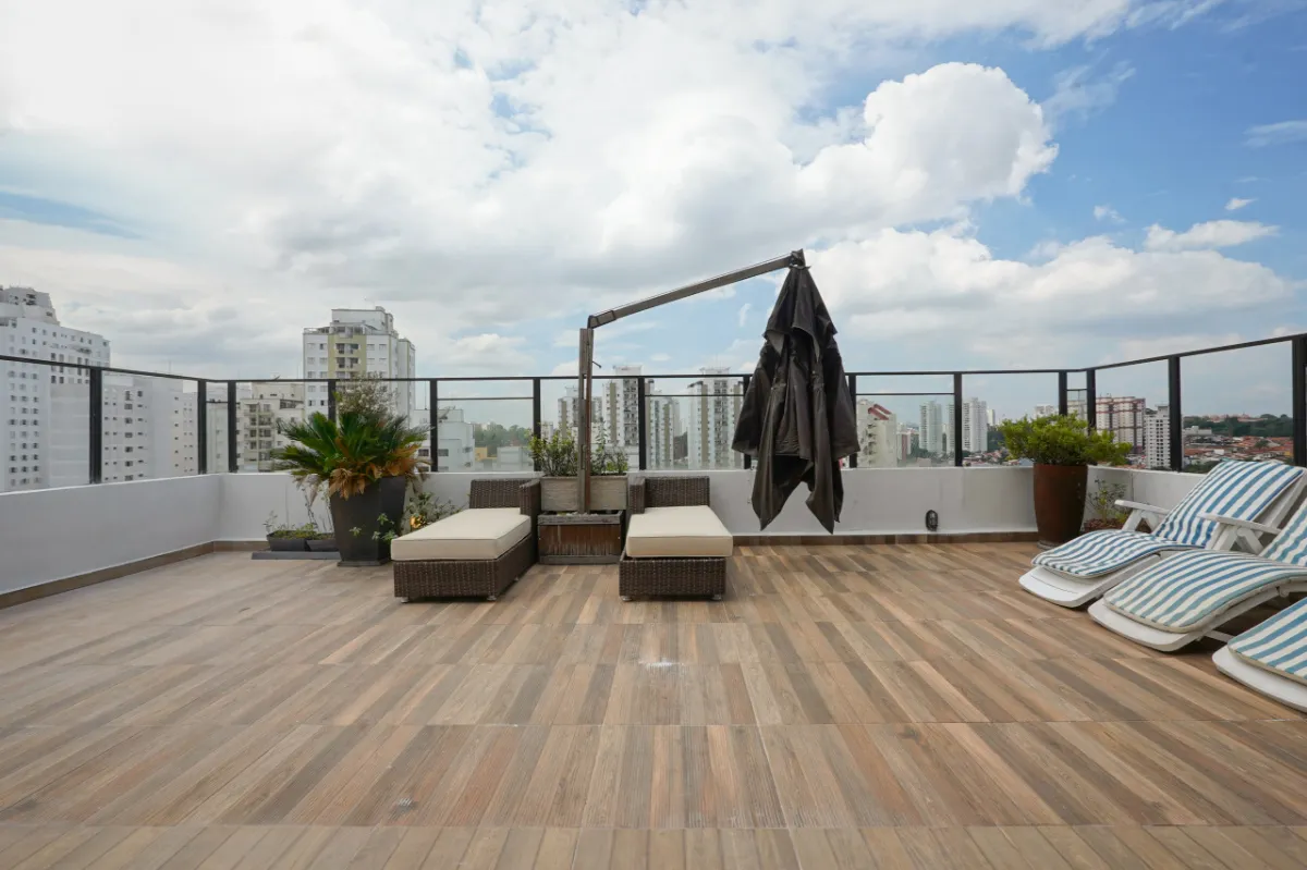 Duplex para venda em Vila Sofia com 3 quartos, sendo 1 suíte, 228m²