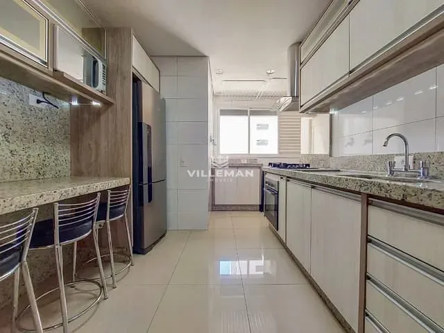 Apartamento com 196m² 3 quartos e 3 banheiros, à venda, no bairro Zona 02 em Maringá