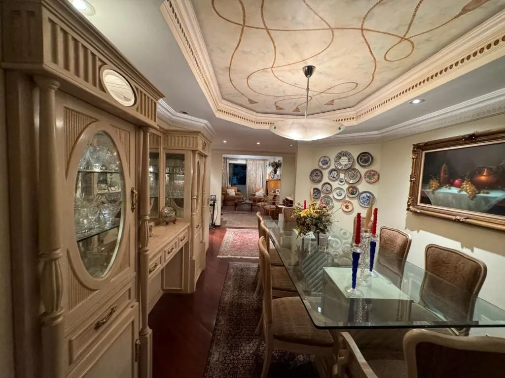 Apartamento para venda em Campo Belo com 4 quartos, sendo 2 suítes, 194m²
