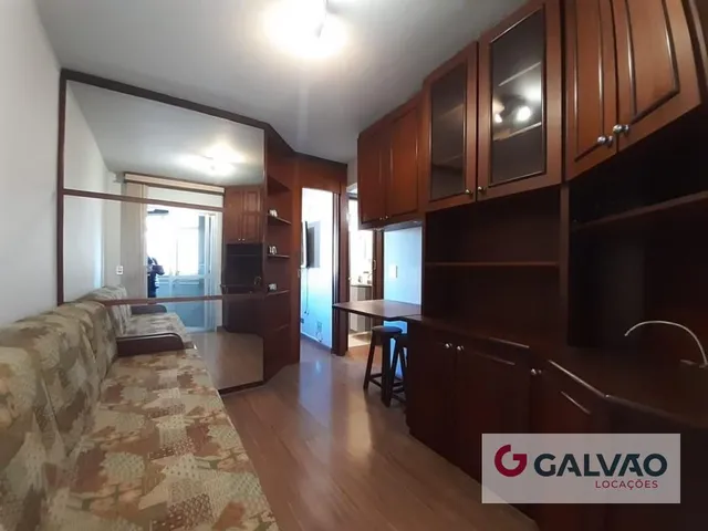 Apartamento 1 quarto e 1 banheiro, para alugar, no bairro Centro em Curitiba