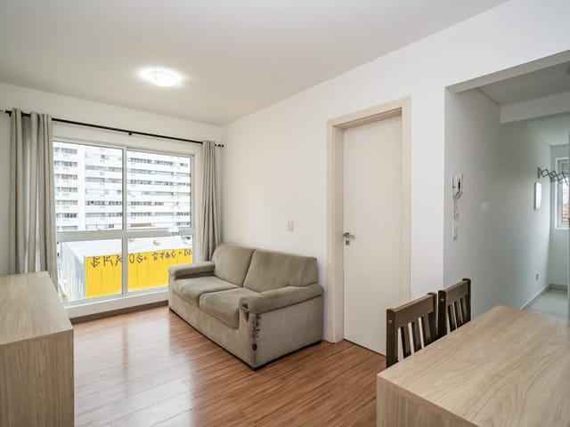 Apartamento 1 quarto e 1 banheiro, para alugar, no bairro Centro em Curitiba