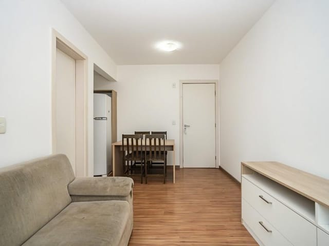 Apartamento 1 quarto e 1 banheiro, para alugar, no bairro Centro em Curitiba