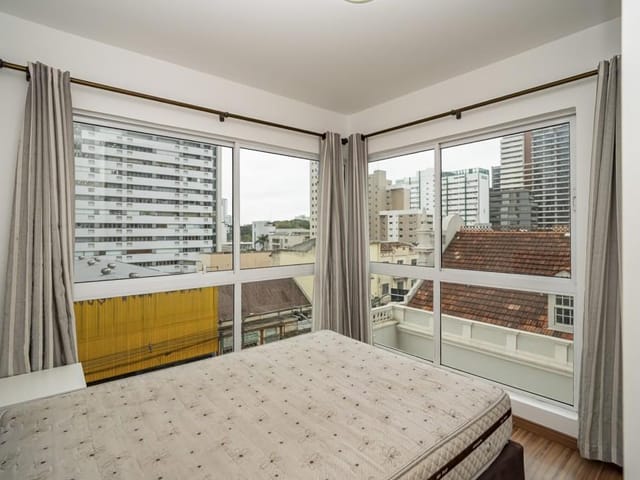 Apartamento 1 quarto e 1 banheiro, para alugar, no bairro Centro em Curitiba