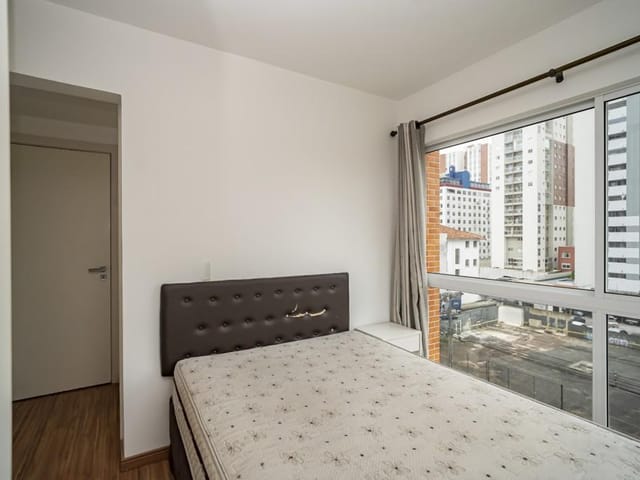 Apartamento 1 quarto e 1 banheiro, para alugar, no bairro Centro em Curitiba