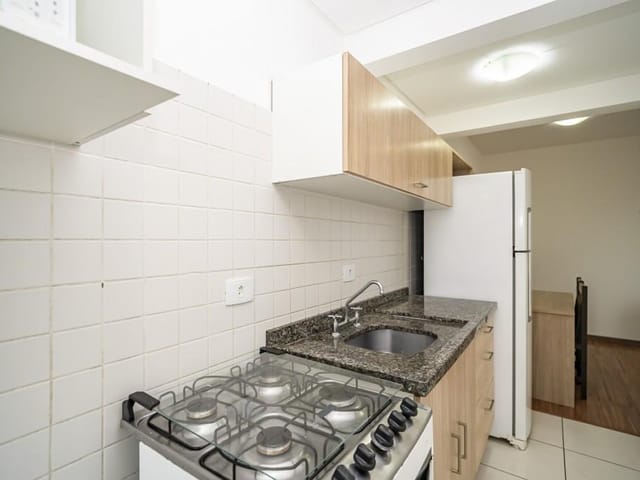Apartamento 1 quarto e 1 banheiro, para alugar, no bairro Centro em Curitiba