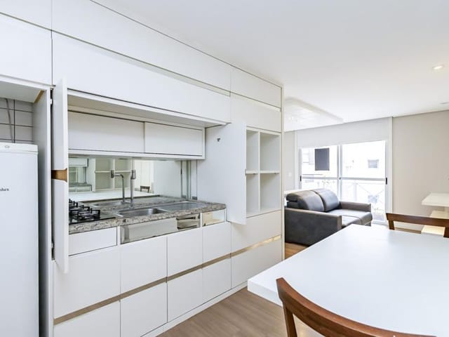 Apartamento 1 quarto e 1 banheiro, para alugar, no bairro Centro em Curitiba