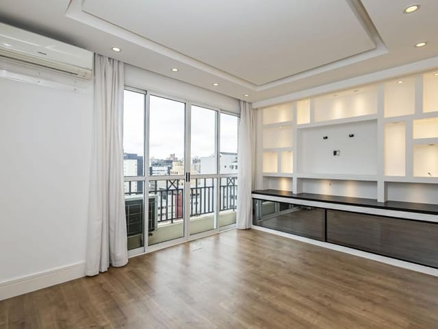 Apartamento 3 quartos e 2 banheiros, para alugar, no bairro Centro em Curitiba