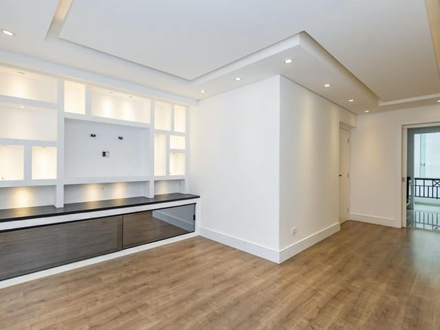 Apartamento 3 quartos e 2 banheiros, para alugar, no bairro Centro em Curitiba