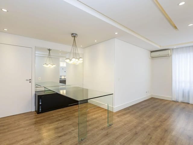 Apartamento 3 quartos e 2 banheiros, para alugar, no bairro Centro em Curitiba