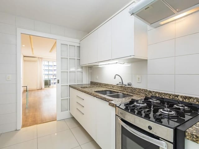 Apartamento 3 quartos e 2 banheiros, para alugar, no bairro Centro em Curitiba