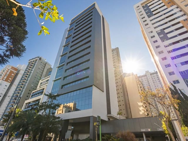 Apartamento 1 quarto e 1 banheiro, para alugar, no bairro Água Verde em Curitiba