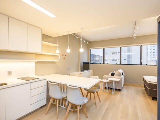 Apartamento 1 quarto e 1 banheiro, para alugar, no bairro Água Verde em Curitiba