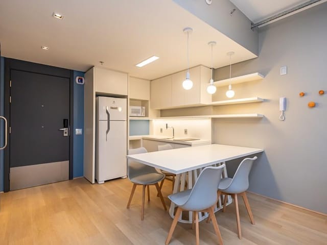 Apartamento 1 quarto e 1 banheiro, para alugar, no bairro Água Verde em Curitiba