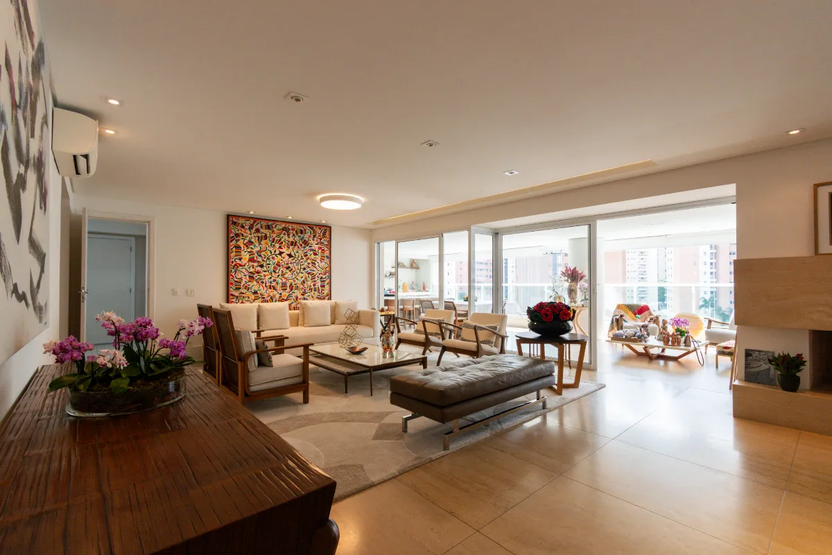 Apartamento para venda em Moema com 4 quartos, sendo 4 suítes, 335m²