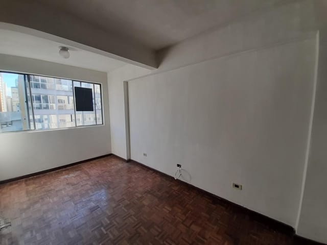 Apartamento 1 quarto e 1 banheiro, para alugar, no bairro Centro em Curitiba