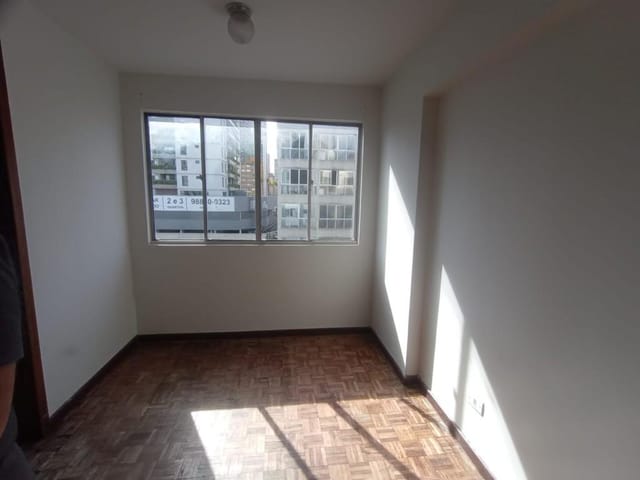 Apartamento 1 quarto e 1 banheiro, para alugar, no bairro Centro em Curitiba