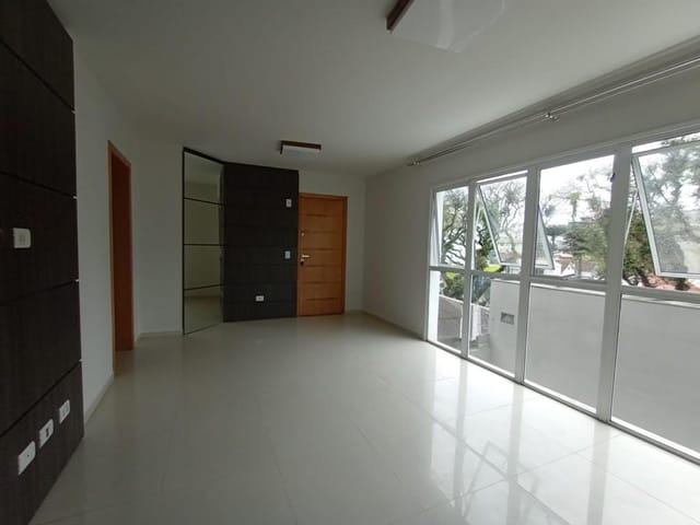 Apartamento 2 quartos e 2 banheiros, para alugar, no bairro Água Verde em Curitiba