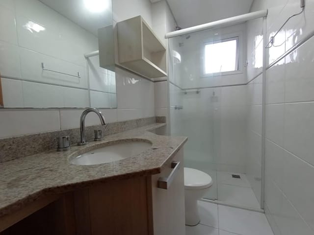 Apartamento 2 quartos e 2 banheiros, para alugar, no bairro Água Verde em Curitiba