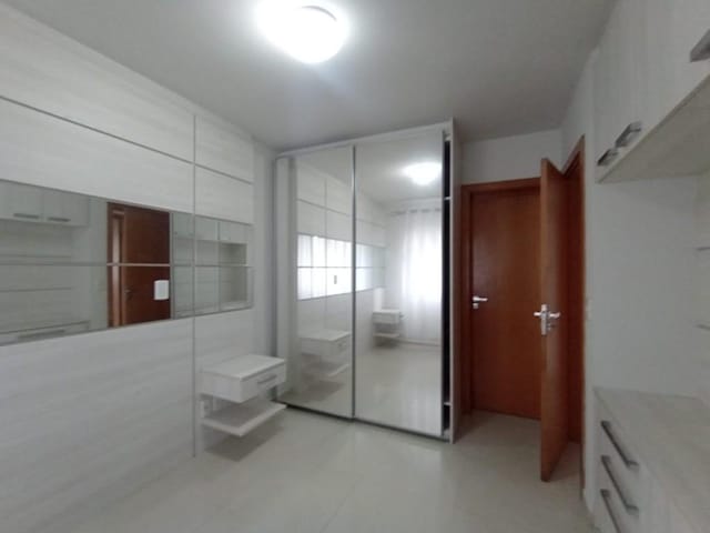 Apartamento 2 quartos e 2 banheiros, para alugar, no bairro Água Verde em Curitiba