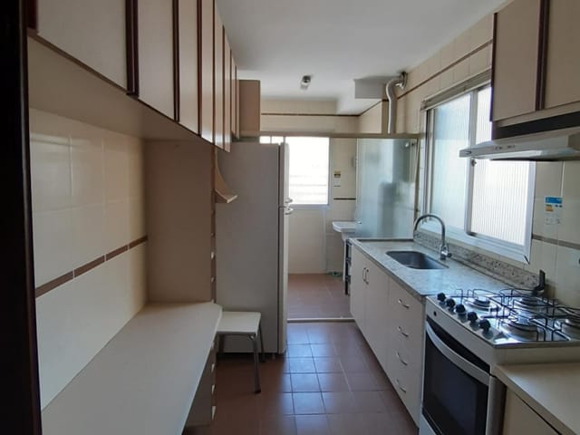 Apartamento 2 quartos e 2 banheiros, para alugar, no bairro Água Verde em Curitiba