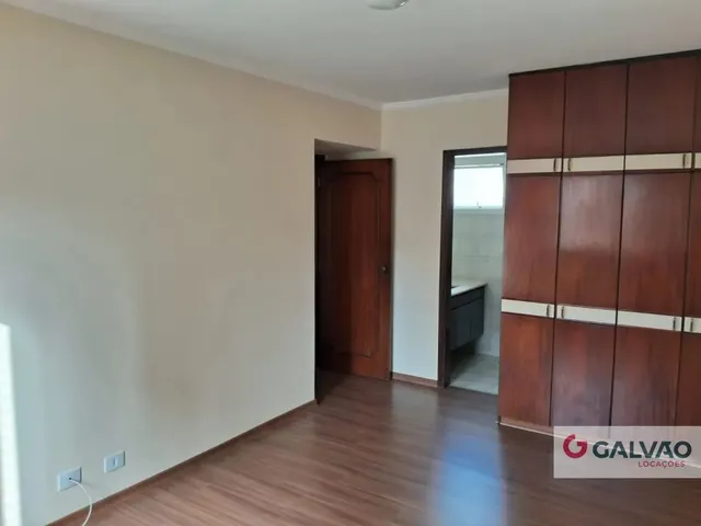 Apartamento 2 quartos e 2 banheiros, para alugar, no bairro Água Verde em Curitiba