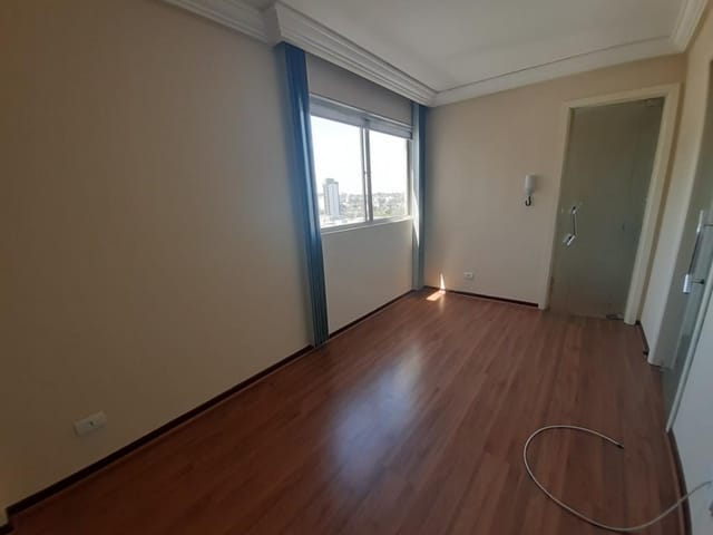 Apartamento 1 quarto e 1 banheiro, para alugar, no bairro Centro em Curitiba
