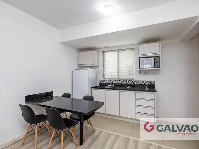 Apartamento 1 quarto e 1 banheiro, para alugar, no bairro Centro em Curitiba
