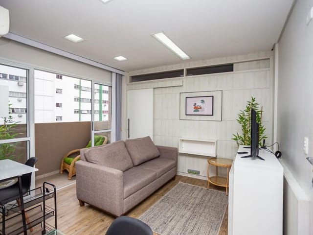 Apartamento 1 quarto e 1 banheiro, para alugar, no bairro Centro em Curitiba