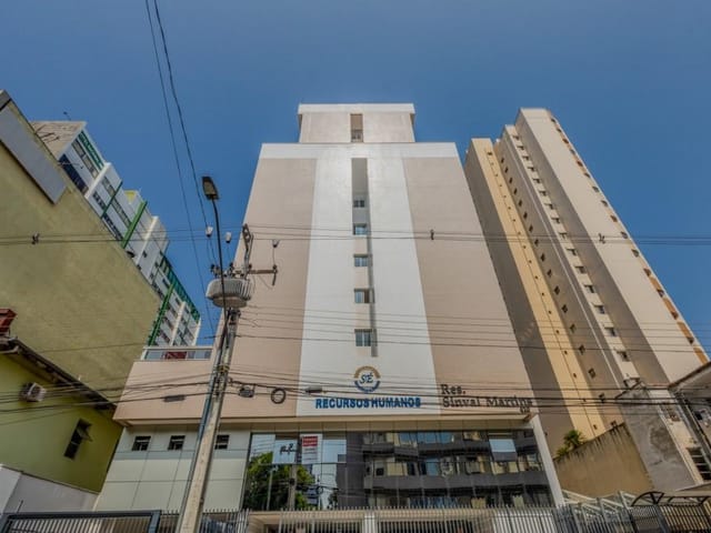 Apartamento 1 quarto e 1 banheiro, para alugar, no bairro Centro em Curitiba