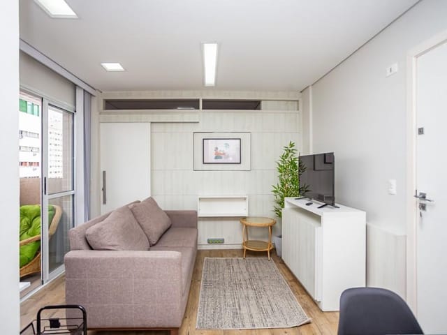 Apartamento 1 quarto e 1 banheiro, para alugar, no bairro Centro em Curitiba