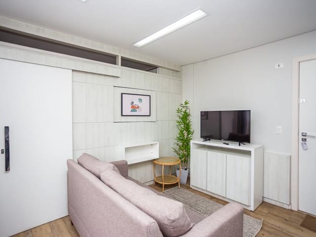 Apartamento 1 quarto e 1 banheiro, para alugar, no bairro Centro em Curitiba