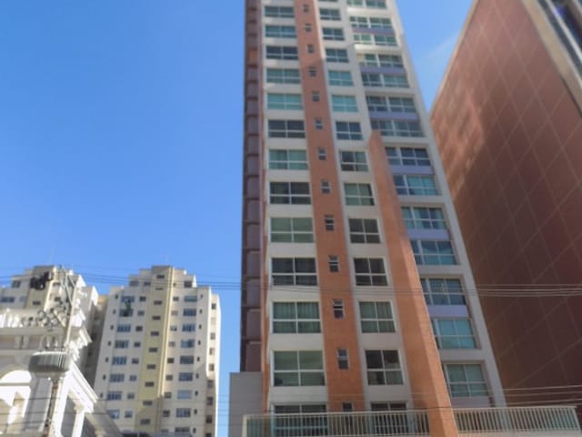 Apartamento 1 quarto e 1 banheiro, para alugar, no bairro CENTRO em Curitiba