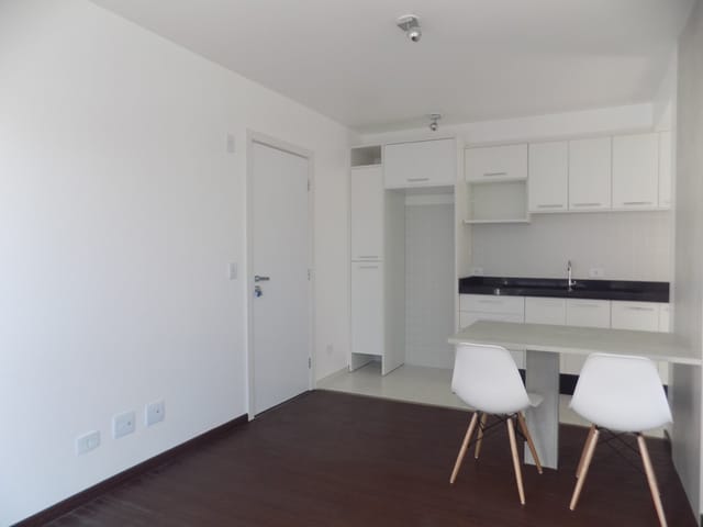 Apartamento 1 quarto e 1 banheiro, para alugar, no bairro CENTRO em Curitiba